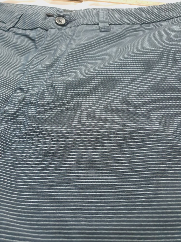 Globe kurze Hose Shorts gestreift in grau Größe 32 