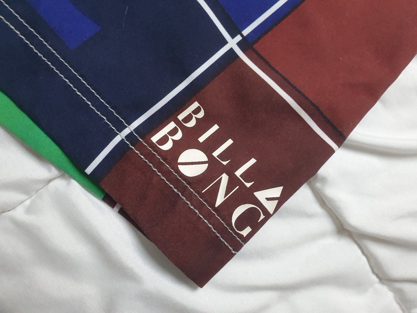 BillaBong kurze Hose in Badehosen Stil bunt in Größe M 