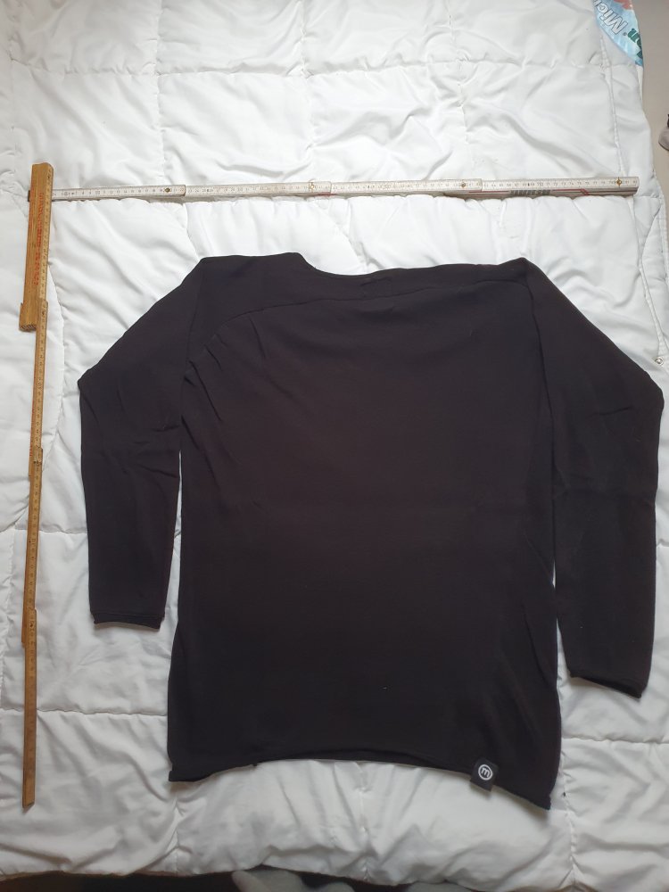 Mottolino Clothing Pullover / langärmliches Shirt in Schwarz mit dem Mottolino Logo auf Brust Merch