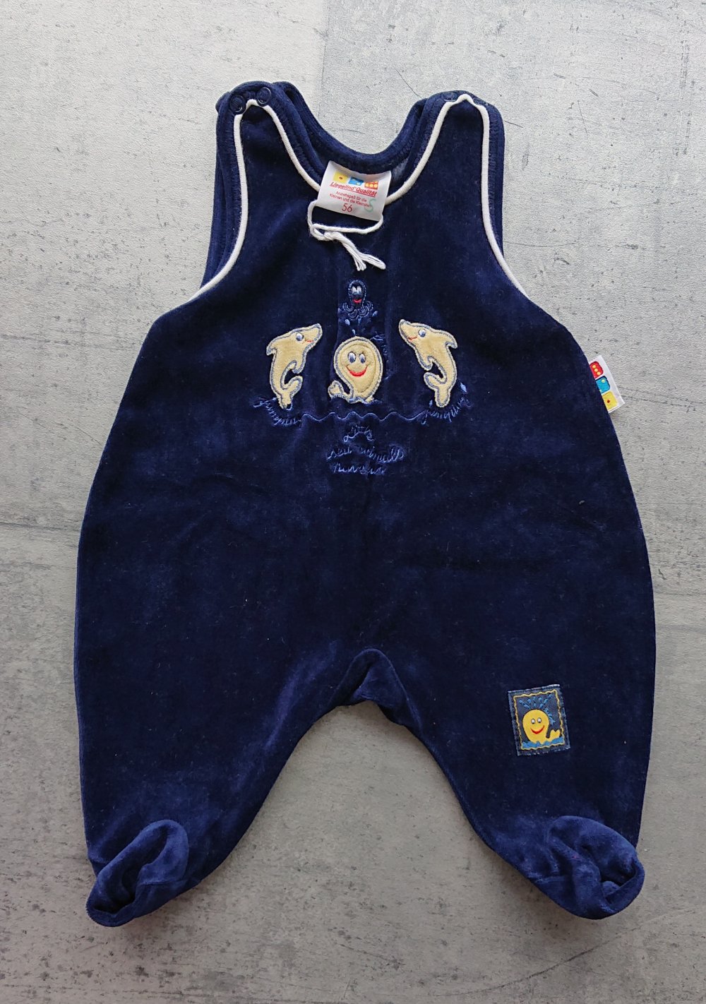 Nicky- Strampler mit Fisch-Applikation