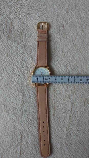 Armbanduhr beige gold weiß Leder defekt