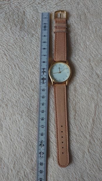 Armbanduhr beige gold weiß Leder defekt