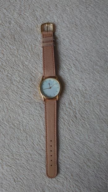 Armbanduhr beige gold weiß Leder defekt