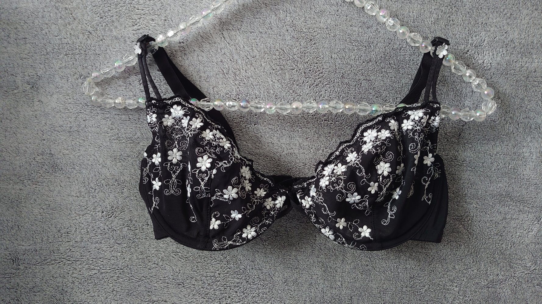 BH  Spitze Blümchen  schwarz  weiß 80C Caprice Bourret