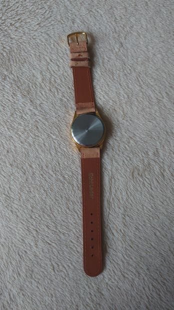 Armbanduhr beige gold weiß Leder defekt