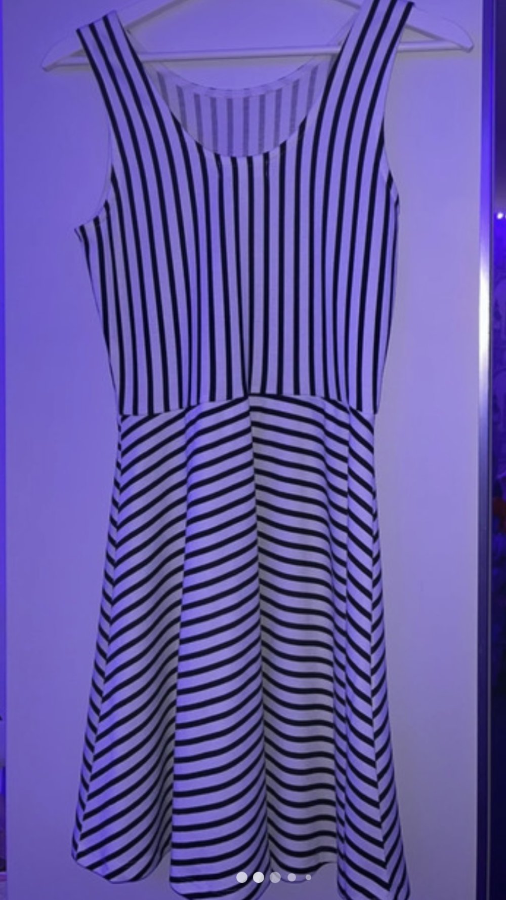 Gestreiftes Sommerkleid