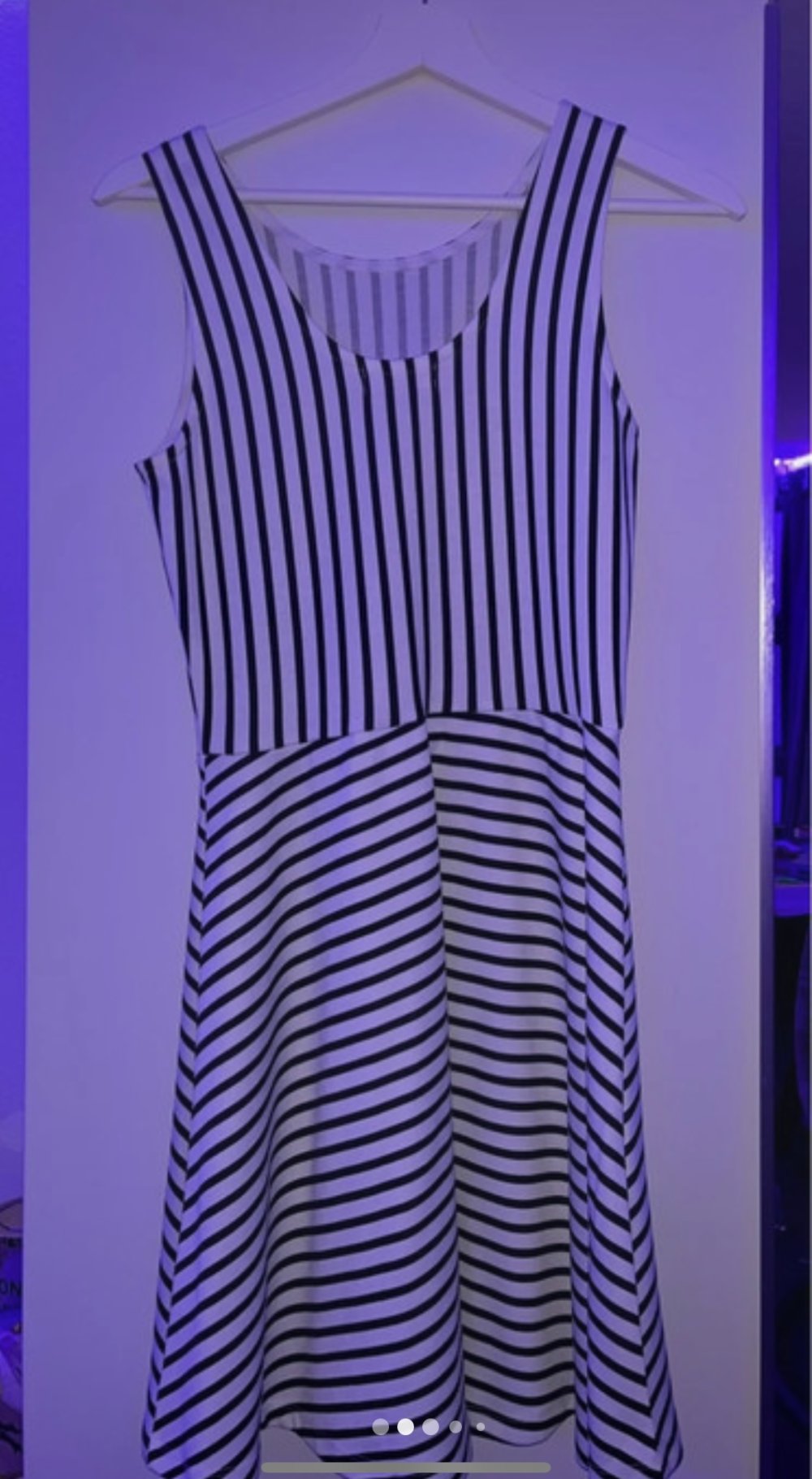 Gestreiftes Sommerkleid