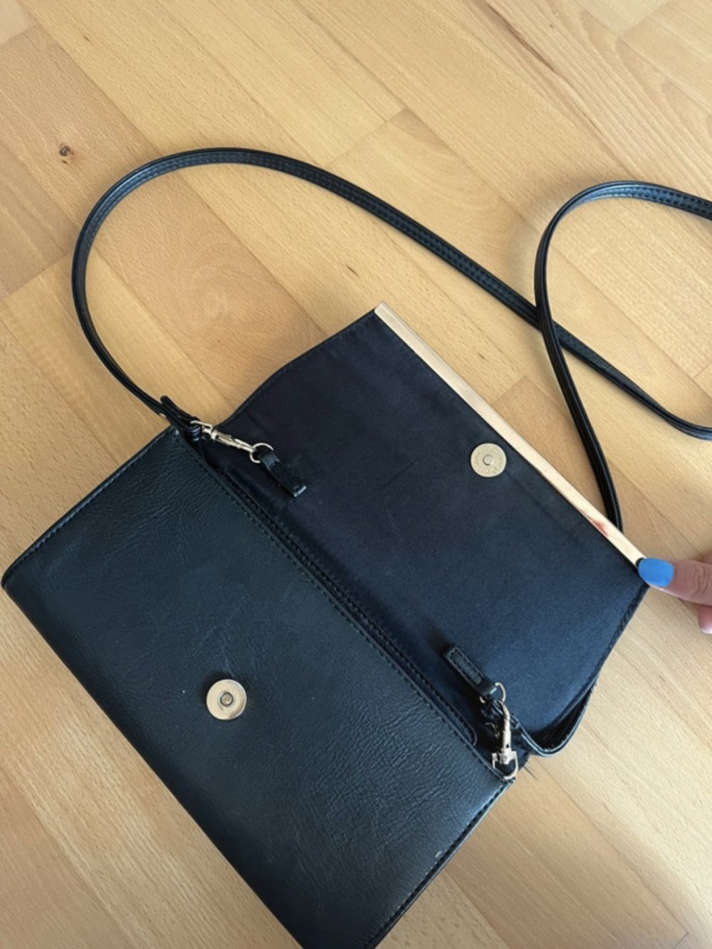 Schwarze Umhängetasche