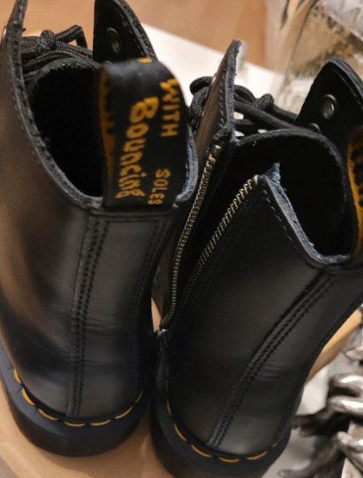 Ein weiteres Paar dog martens Damen Schuhe