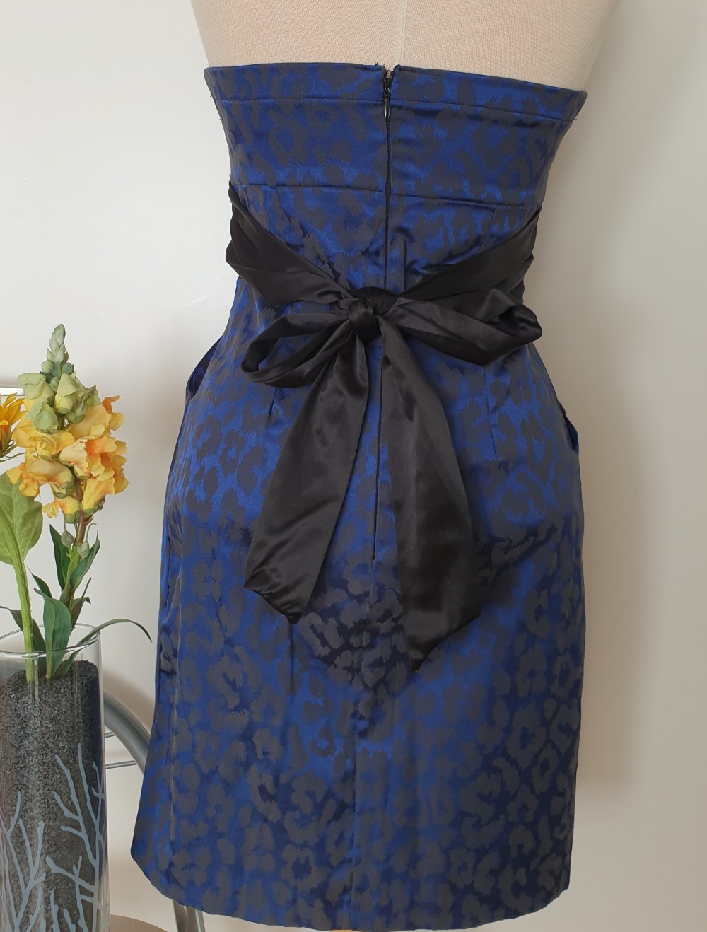 Blaues Kleid Trägerlos Bandeau Leomuster Leopard mit Schleife