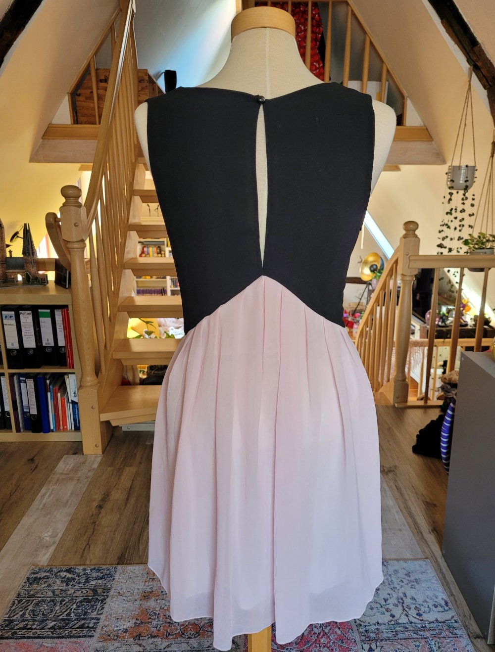 Kleid schwarz rosa Rückenausschnitt Chiffon