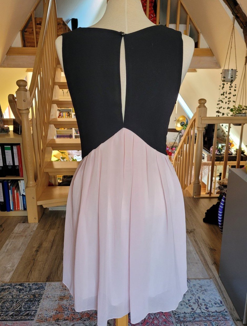 Kleid schwarz rosa Rückenausschnitt Chiffon