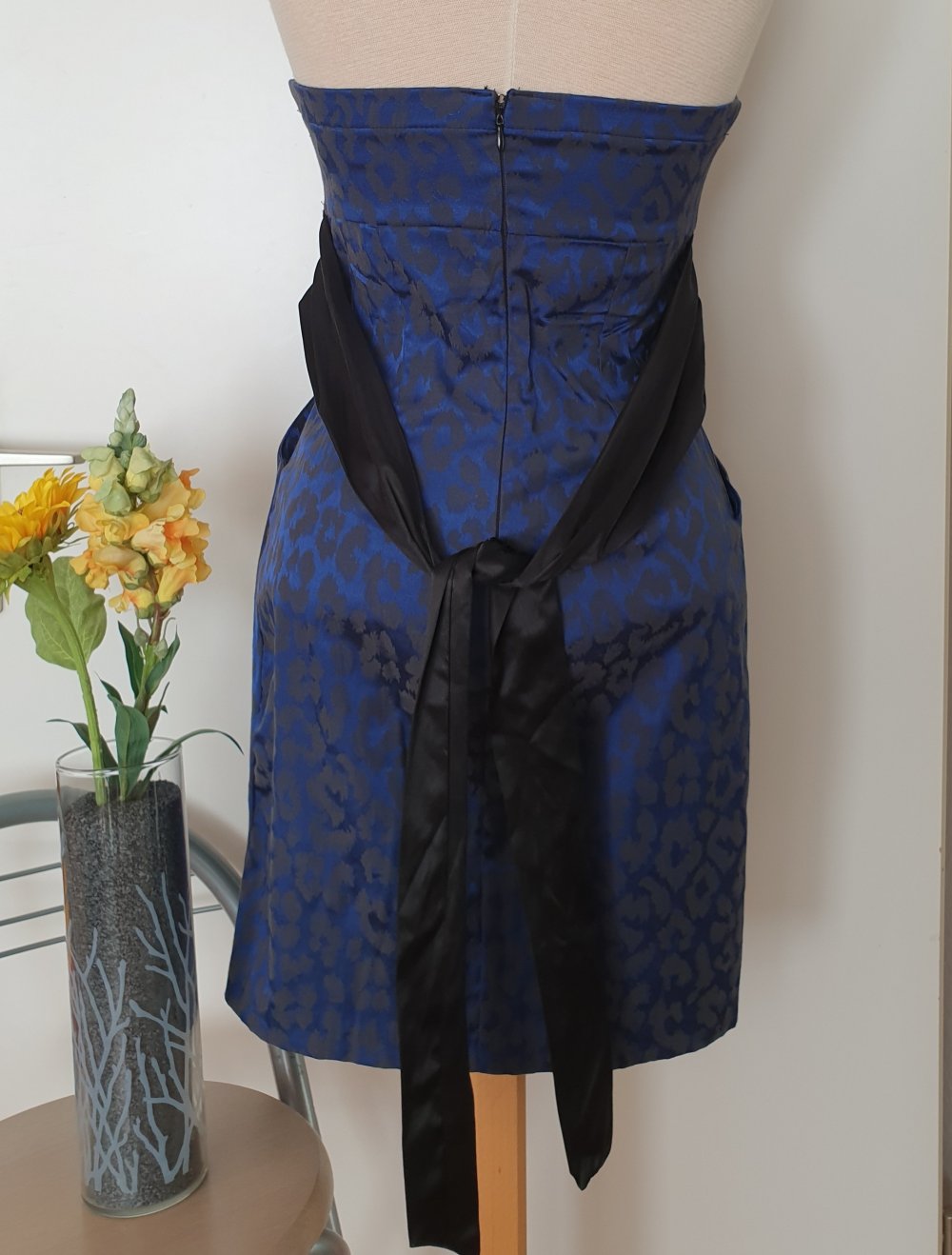 Blaues Kleid Trägerlos Bandeau Leomuster Leopard mit Schleife