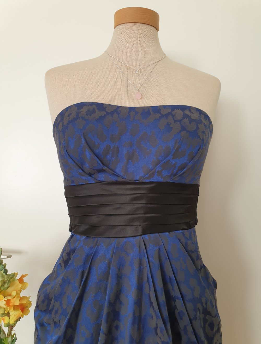 Blaues Kleid Trägerlos Bandeau Leomuster Leopard mit Schleife