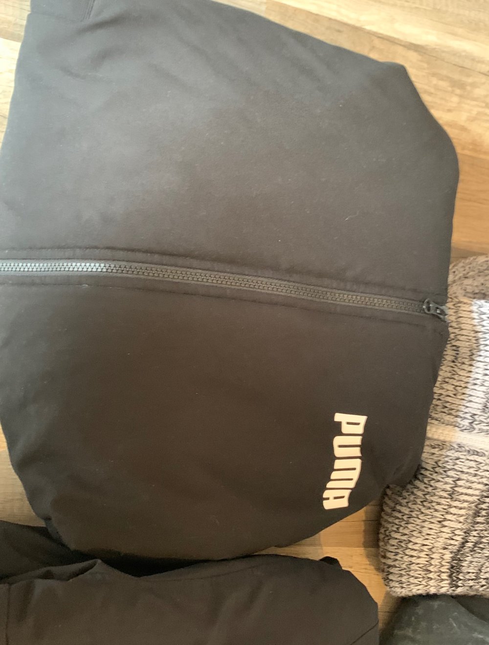 verschiedene Hoodies und 3 Jacken