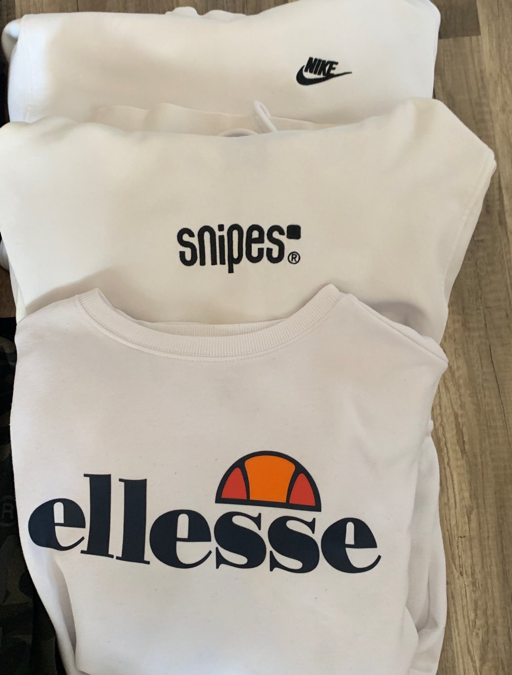 verschiedene Hoodies und 3 Jacken