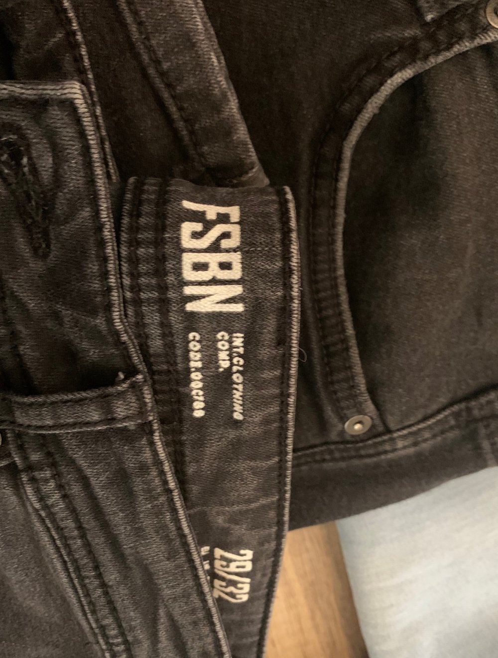 verschiedene lange Hosen