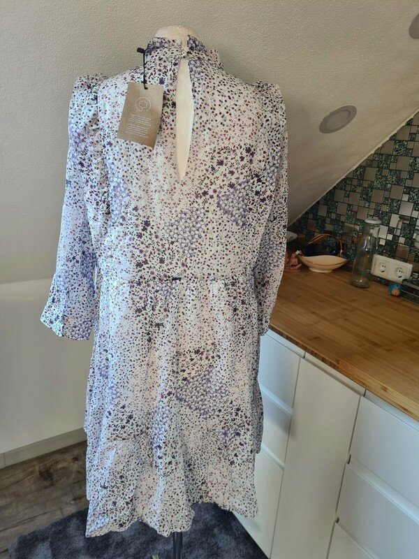 Minikleid Aware Vero Moda weiß mit Blumenprint Gr. M Neu Kleid