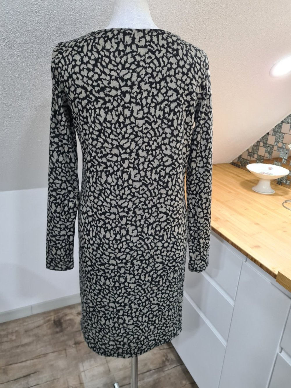 Kleid Vila Gr. 36 (S-M) leomuster Grau / schwarz Langarm Jersey