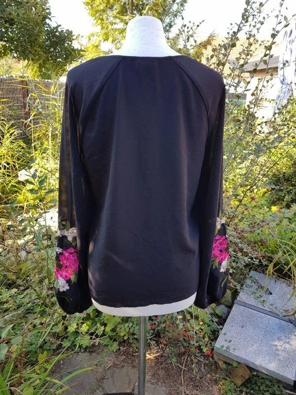 Schöne Bluse Oversize Gr. S (36/38) Only schwarz Strickerei