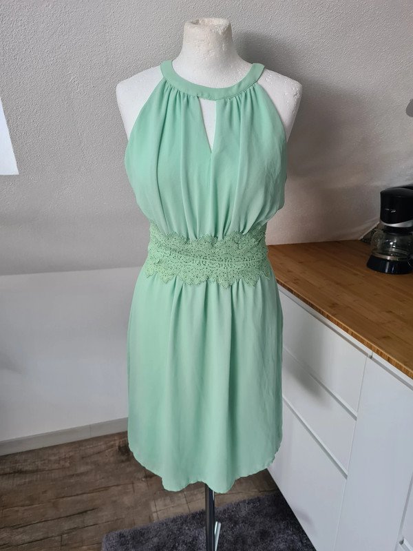 Minikleid hellgrün mint, gr 40, Spitzenbordüre ,Vila