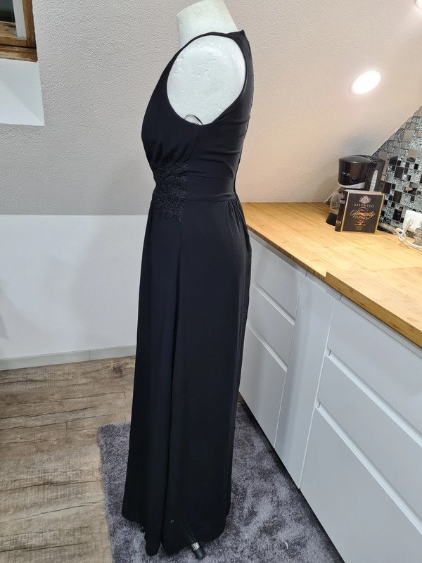 Maxikleid schwarz, gr 34, Spitzenbordüre ,Vila