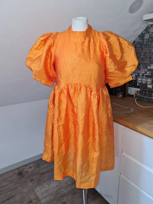 Kleid Ballonarm Gr. M (36-38) Pieces orange Satin