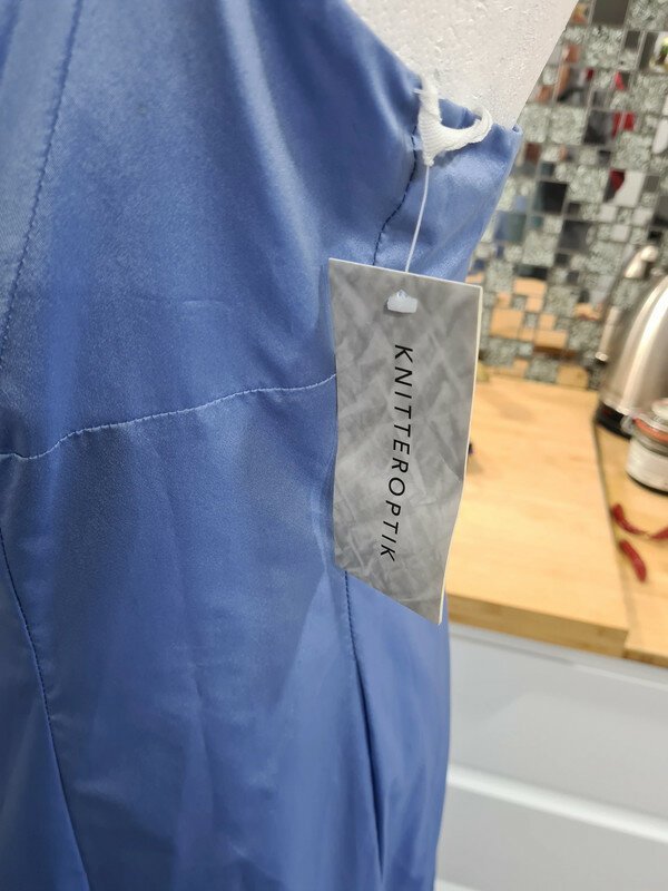 Vera Mont Abendkleid blau Knitteroptik Gr. 40 NEU