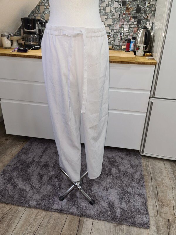 Weiße Hose Gr. 40 Polyester 7/8 Länge