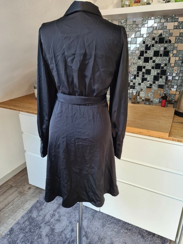 Wickelkleid Gr. M schwarz satin Vero Moda Langarm