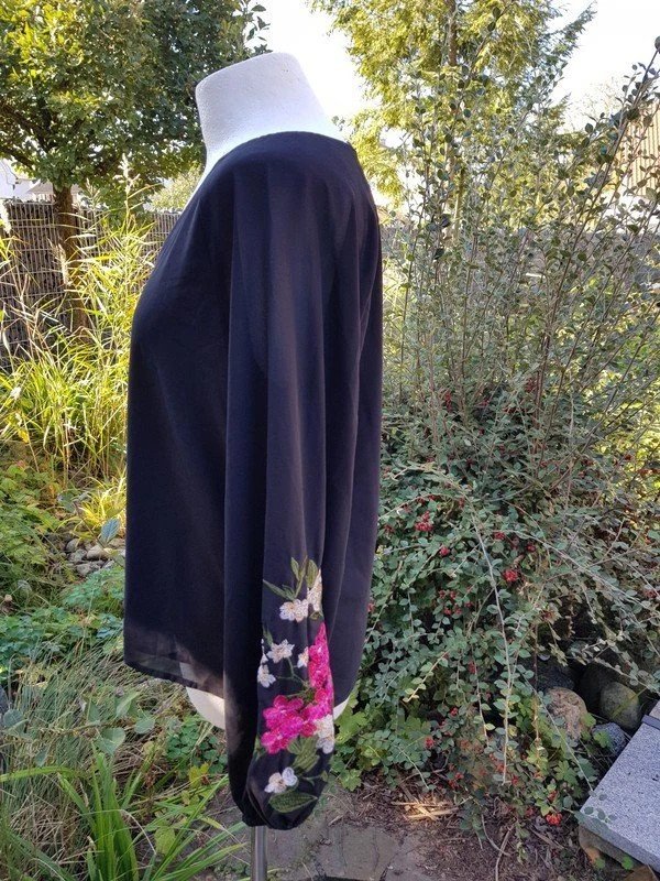 Schöne Bluse Oversize Gr. S (36/38) Only schwarz Strickerei