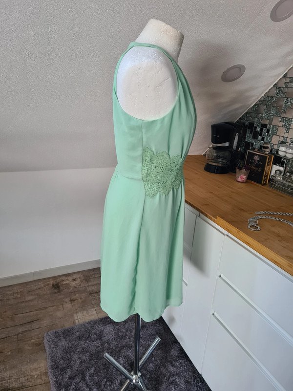 Minikleid hellgrün mint, gr 40, Spitzenbordüre ,Vila