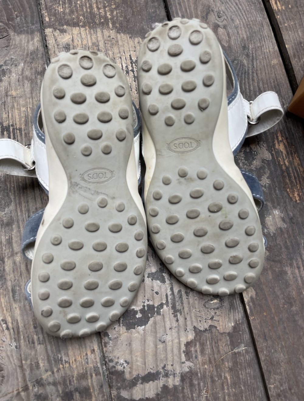 Tod’s Sandalen gr 26 weiß mit Lackschleife Mädchen Sommerschuhe