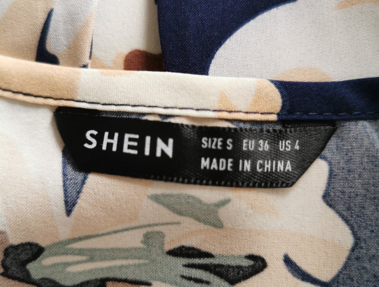 Shein Kleid Gr. S Blumenmuster marineblau lila Neu