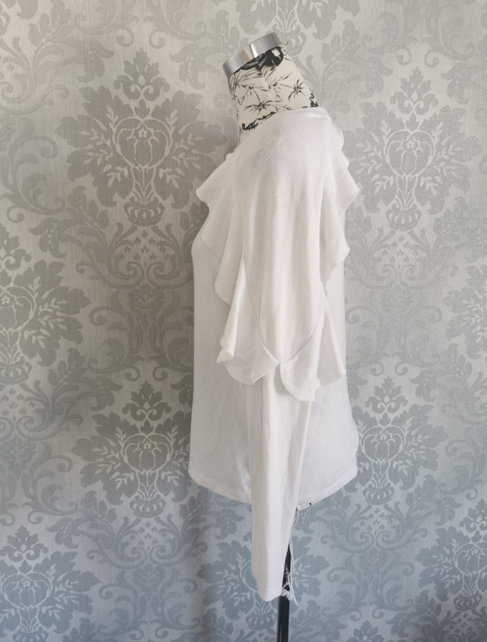 My Hailys Pulli Gr. XS in offwhite Volant an den Ärmeln