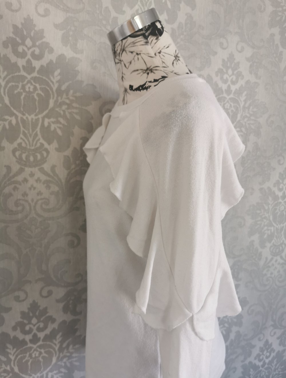 My Hailys Pulli Gr. XS in offwhite Volant an den Ärmeln