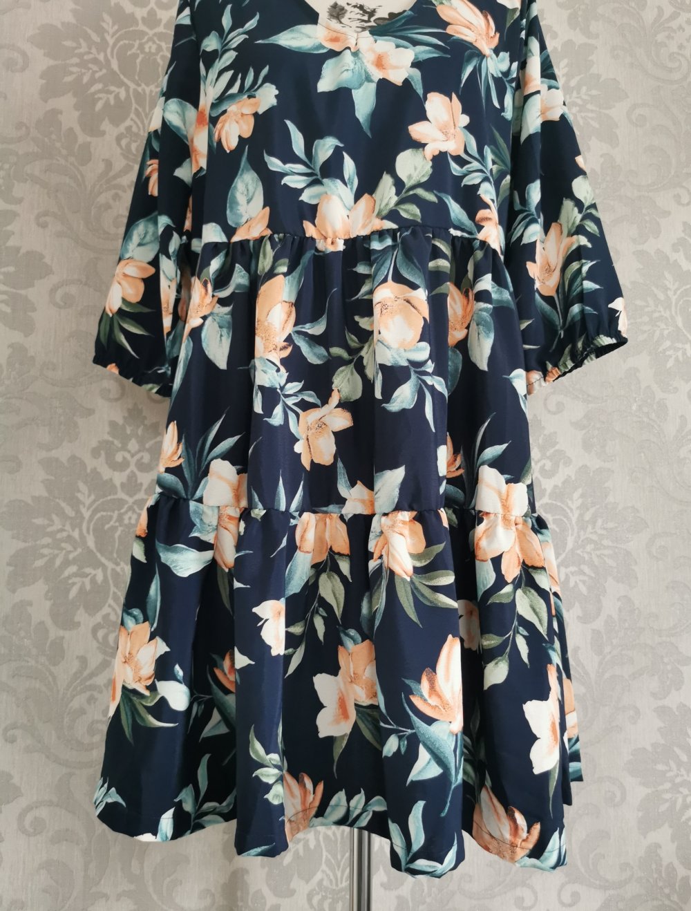 Janina Kleid Gr. 42 Blumenmuster Schlüsselloch Neu mit Etikett