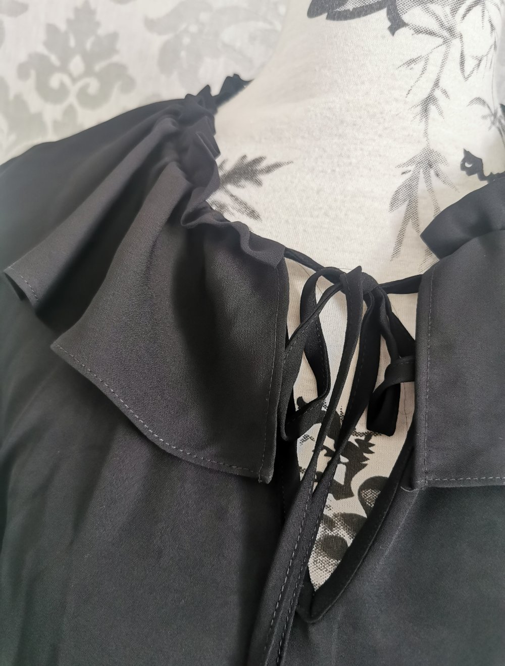 Primark Bluse Gr. 38 schwarz leicht durchsichtig vintagelook Volant Kragen