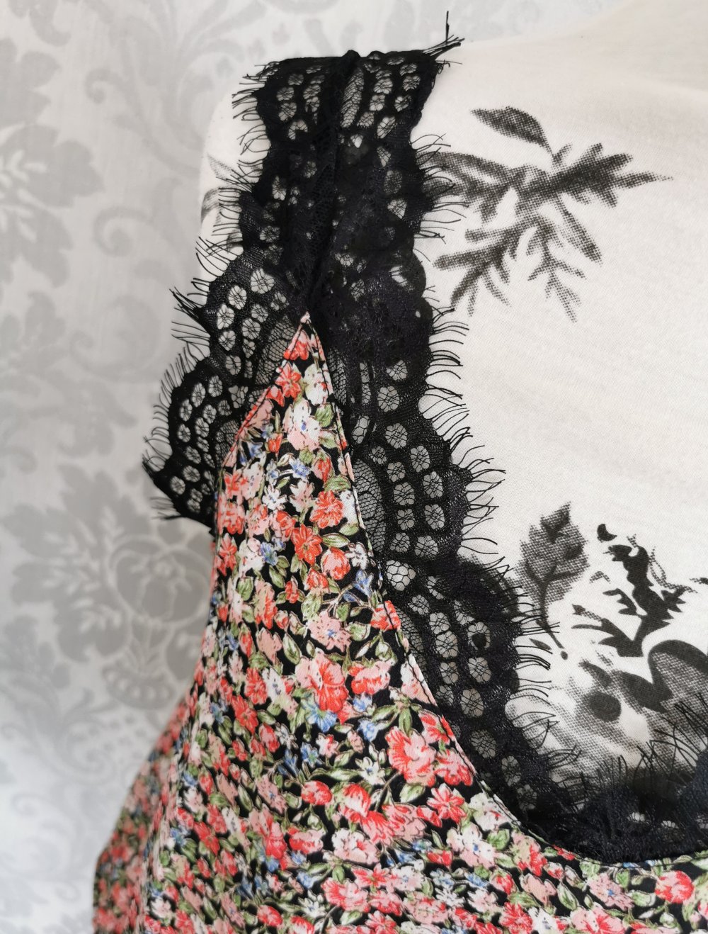 Shein Top Gr. L mit Spitze und Blumenmuster Neu