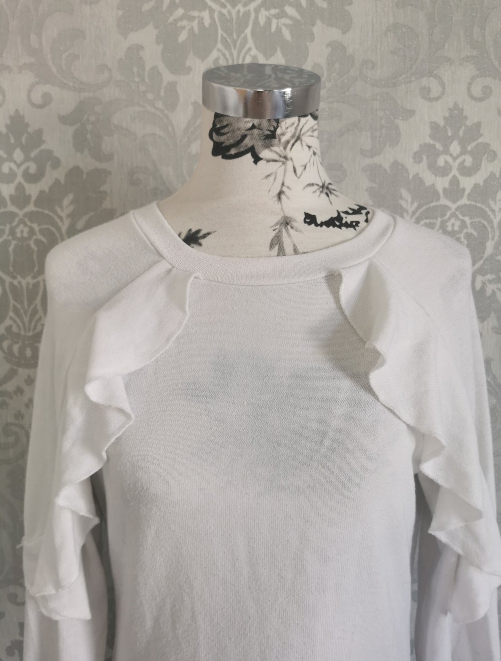 My Hailys Pulli Gr. XS in offwhite Volant an den Ärmeln