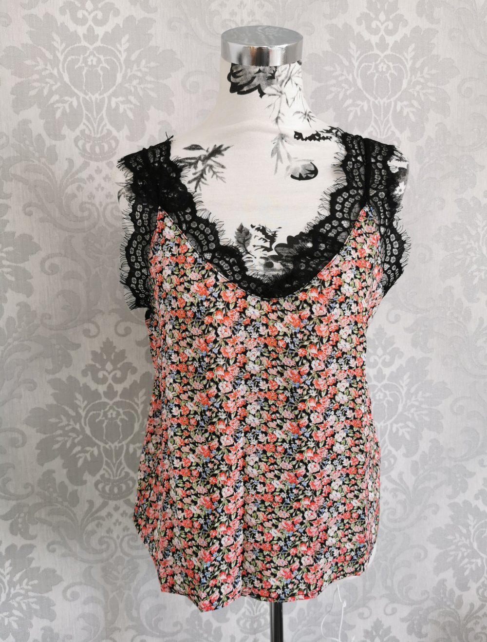 Shein Top Gr. L mit Spitze und Blumenmuster Neu