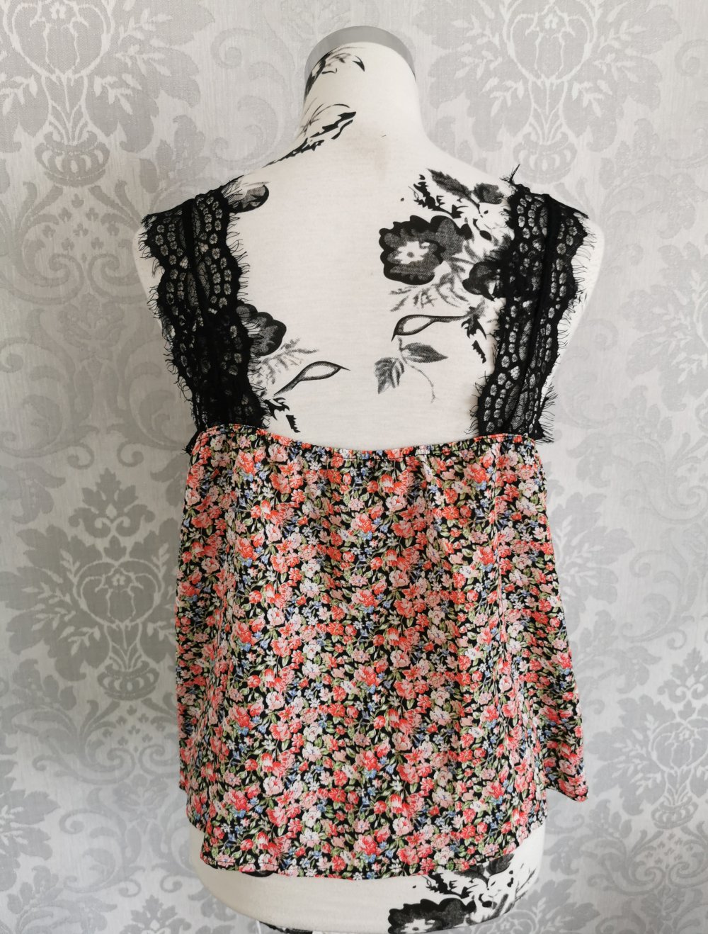 Shein Top Gr. L mit Spitze und Blumenmuster Neu