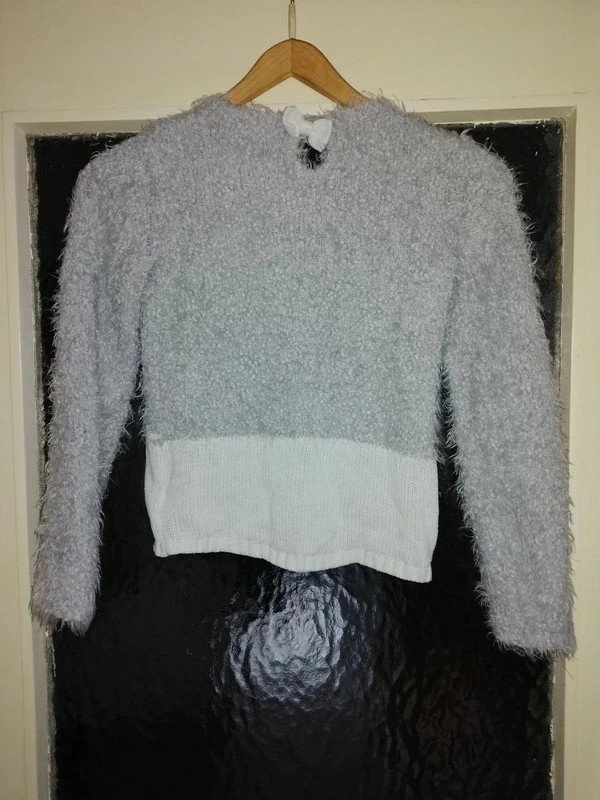 Grauer Pulli mit Motiv - Gr. 122