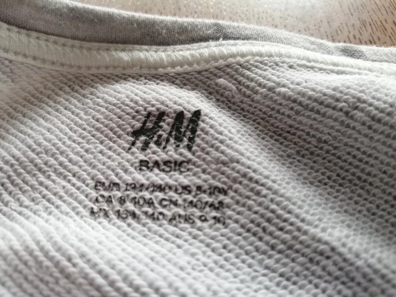 Graues Langarmshirt mit Aufdruck Sterne - 140/146 - H&M 