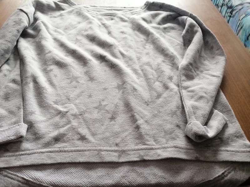 Graues Langarmshirt mit Aufdruck Sterne - 140/146 - H&M 