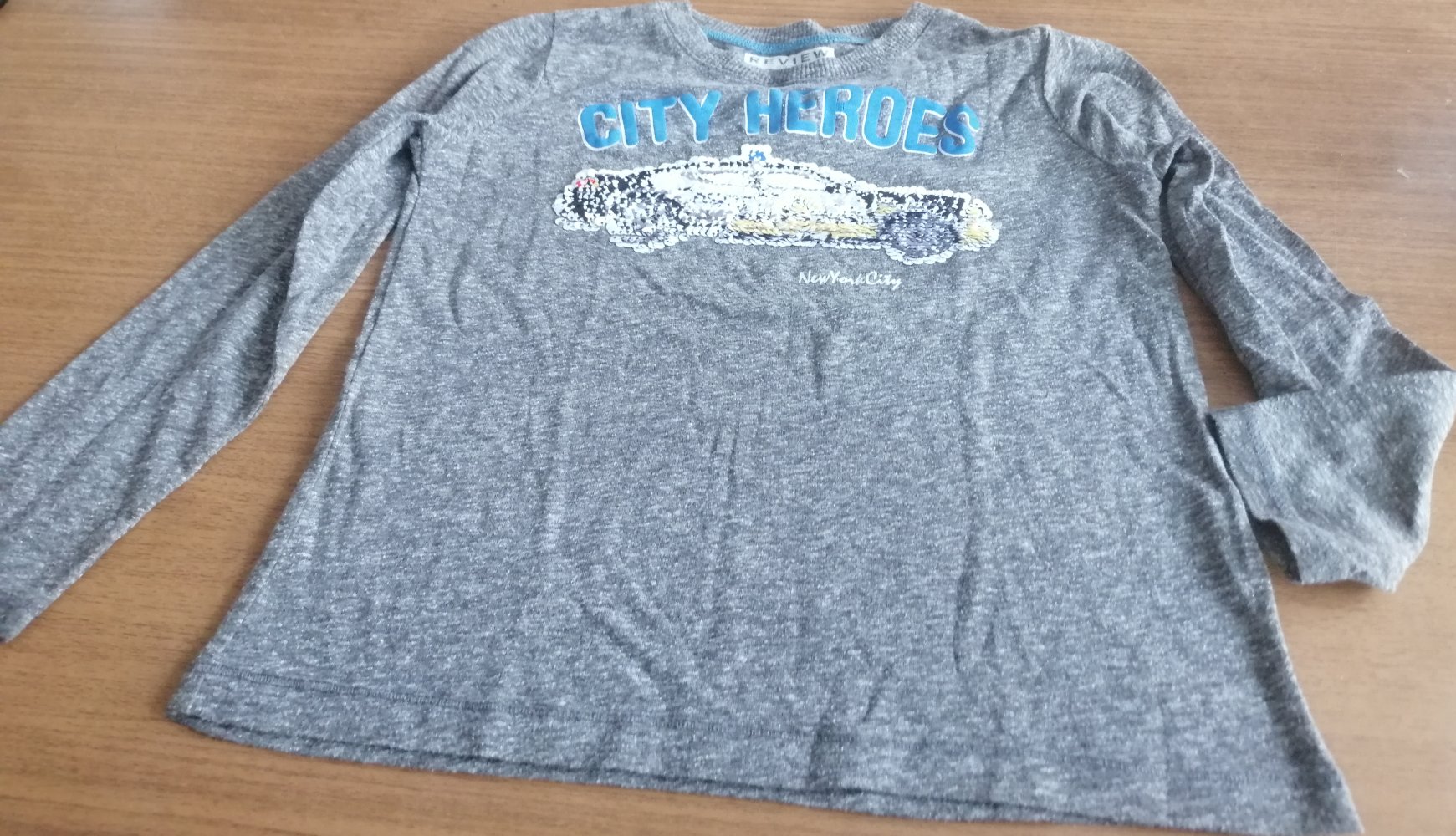 Graues Langarmshirt von Review . Gr. 104-110 - Age 4-5