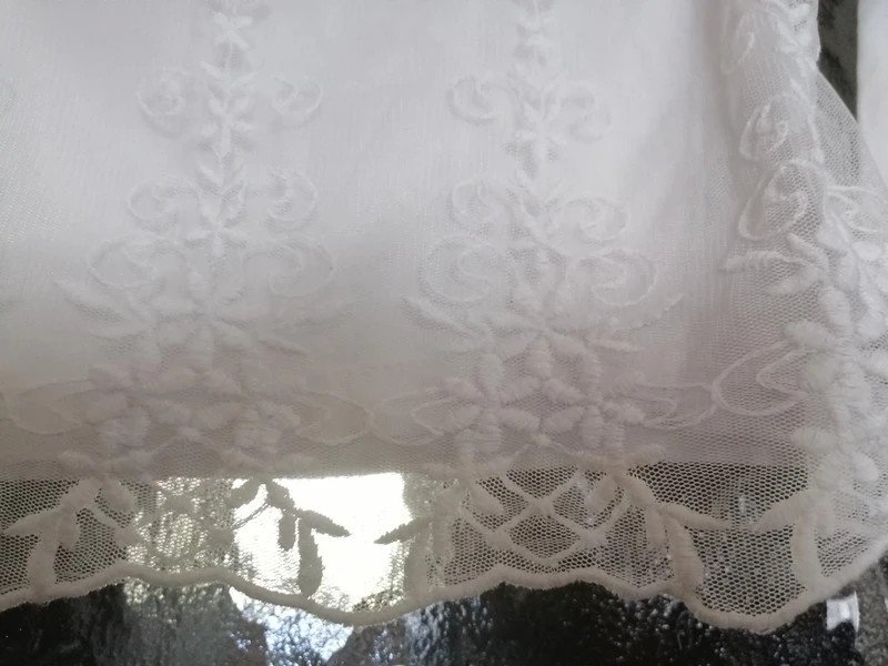 Langarmshirt weiß mit Spitze - Gr. 110/116 - H&M