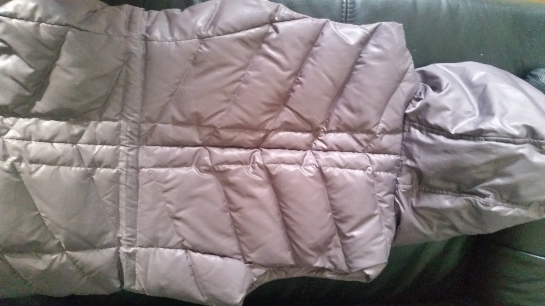 schöne Daunen Weste von Esprit mit dezentem Glanz