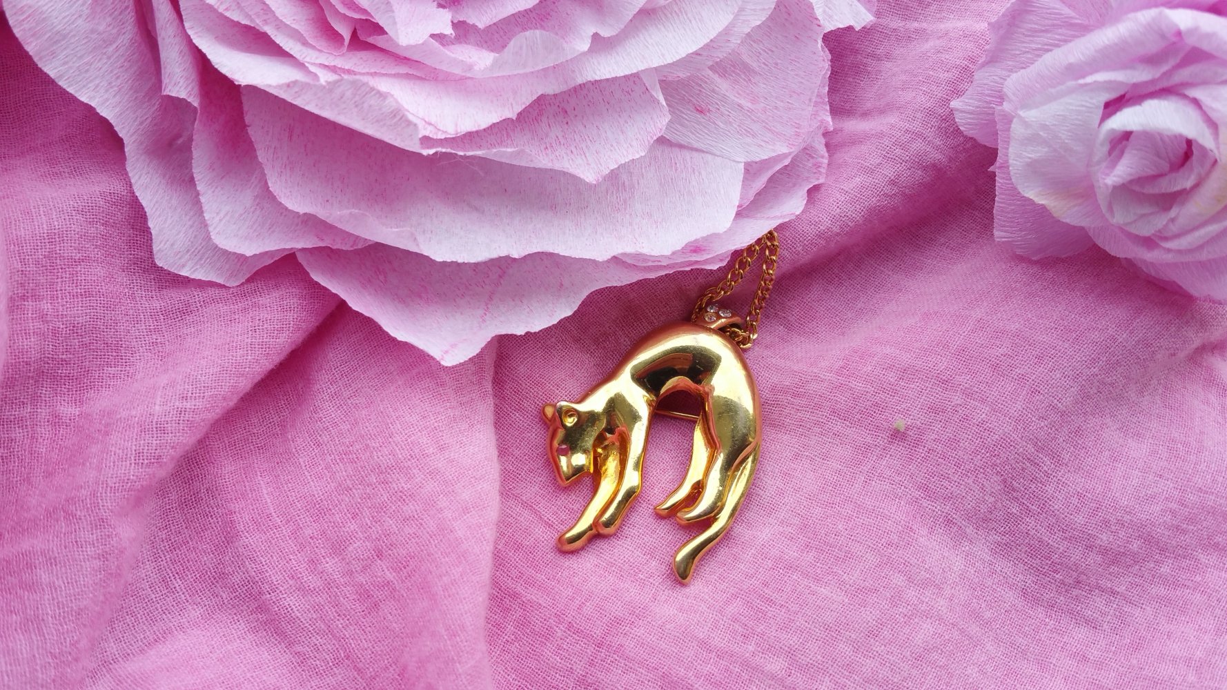 Panther Puma Kette vergoldet Brosche.