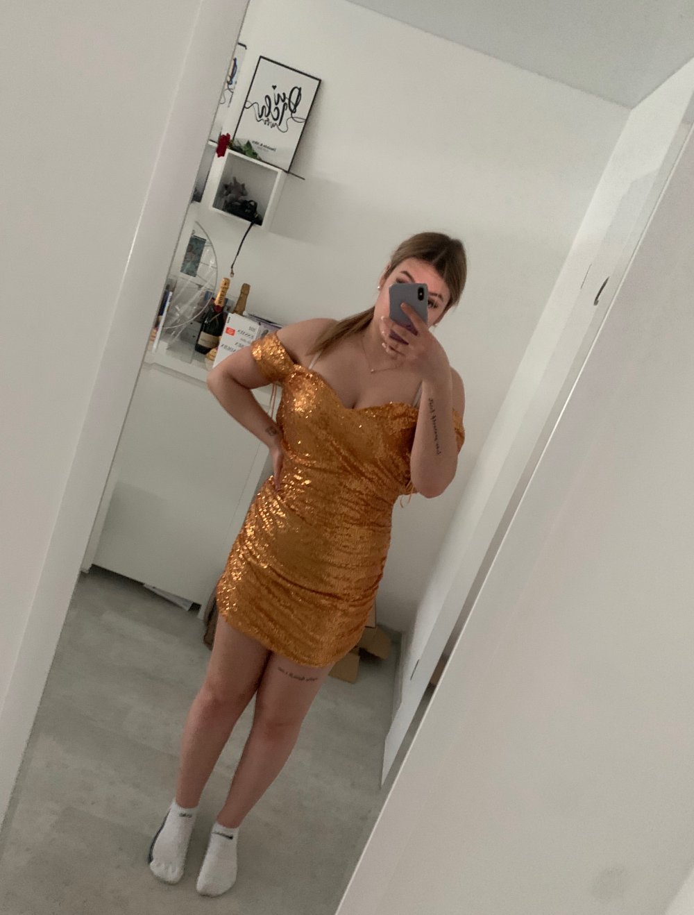 brandneues Goldenes Kleid mit Etikett